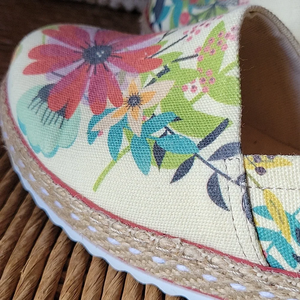 Goby canvas, floral, espadrille clogs/loafers, size 8.5-9 (39EU)